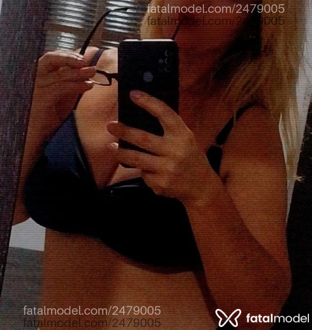 Acompanhante mulher loira (o) de olhos castanhos em Virtual Acompanhante mulher loira (o) de olhos castanhos em Virtual - Camila