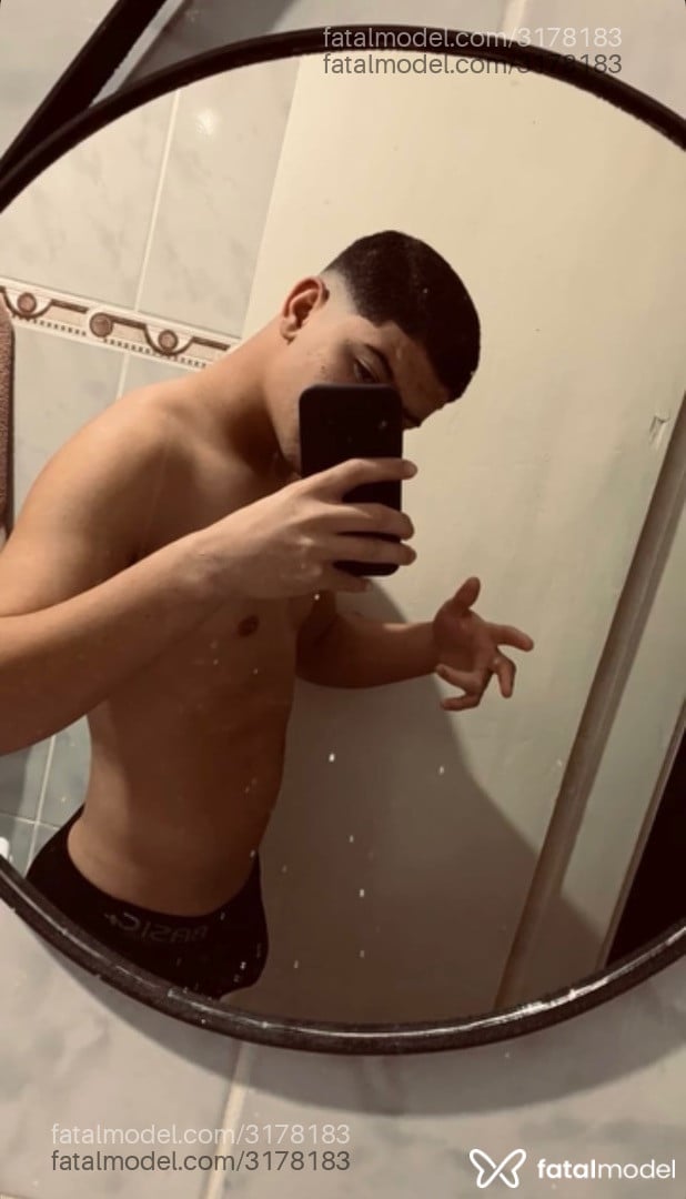 Acompanhante homem com cabelo castanho de olhos pretos em Valparaíso de Goiás Acompanhante homem com cabelo castanho de olhos pretos em Valparaíso de Goiás - Caio Marques