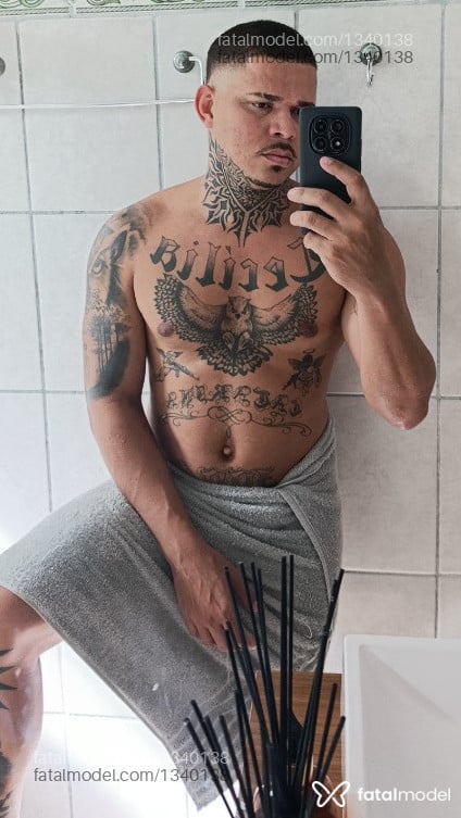 Acompanhante homem com cabelo castanho de olhos castanhos em Vila Velha - Boyescort