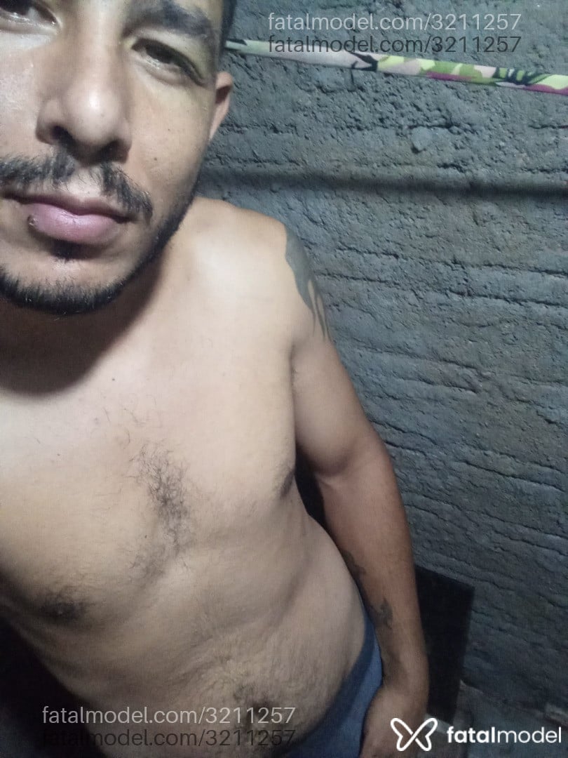 Acompanhante homem morena (o) de olhos castanhos em Flores da Cunha - Carlos Augusto