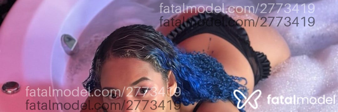 Acompanhante mulher com cabelo colorido de olhos castanhos em Guarapuava - Pesseguinha