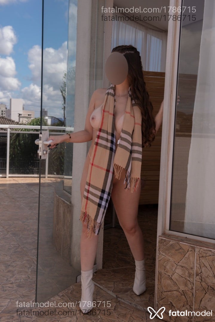 Acompanhante mulher ruiva (o) de olhos verdes em Lages - Ana Carlotto