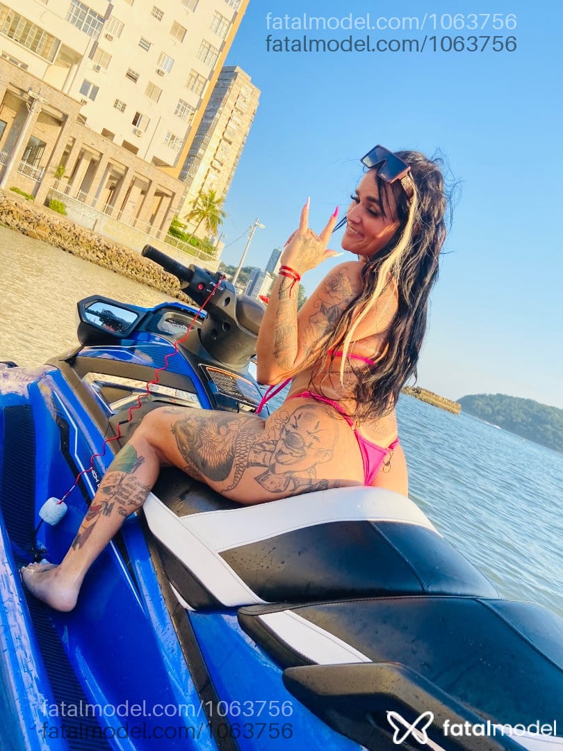 Acompanhante mulher morena (o) de olhos castanhos em Praia Grande - Novinhamidia