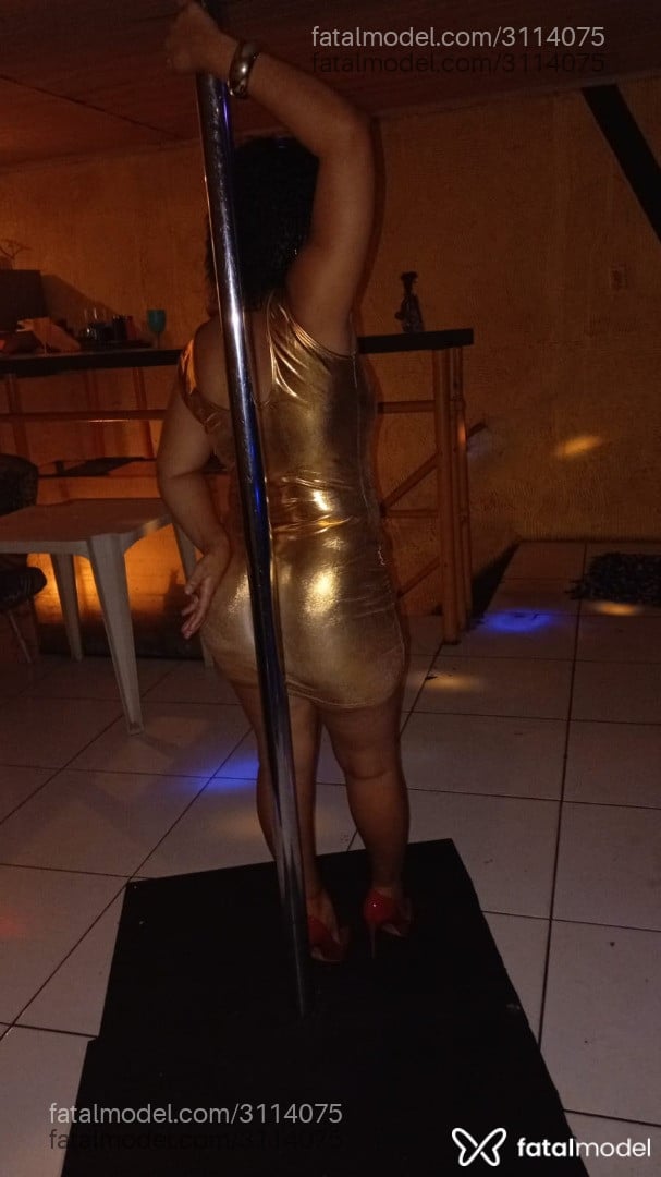 Acompanhante mulher morena (o) de olhos castanhos em Salvador - Line Aragão