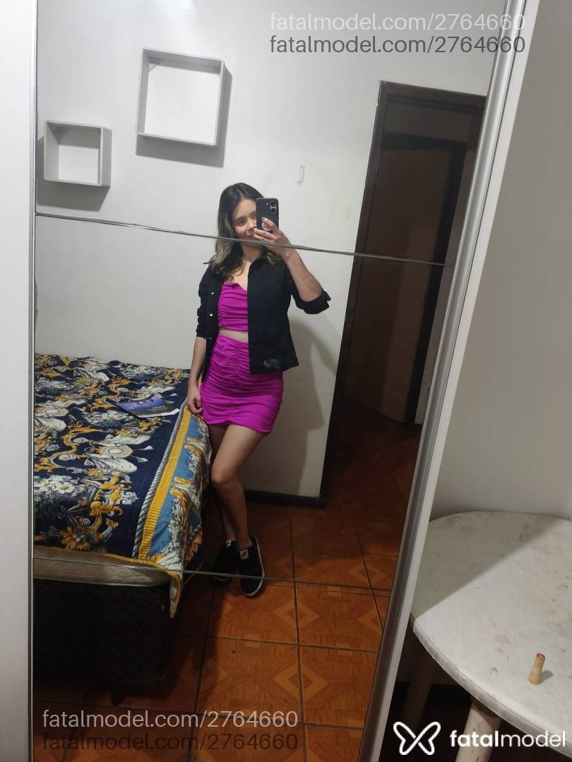 Acompanhante mulher loira (o) de olhos castanhos - Talia