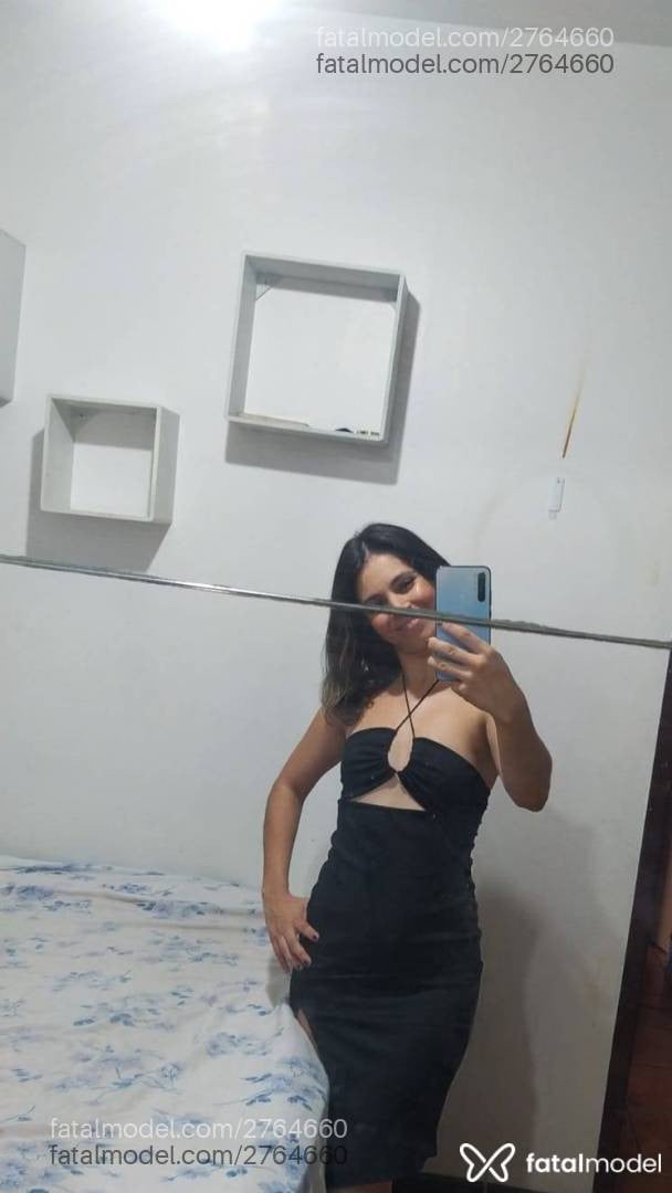 Acompanhante mulher loira (o) de olhos castanhos - Talia