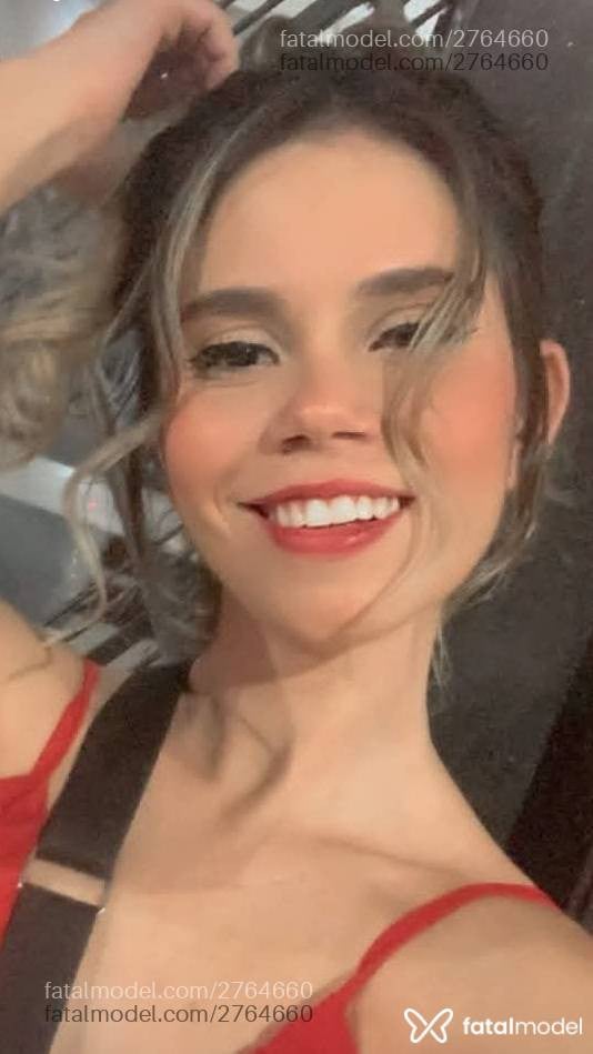 Acompanhante mulher loira (o) de olhos castanhos em Barra Velha - Talia