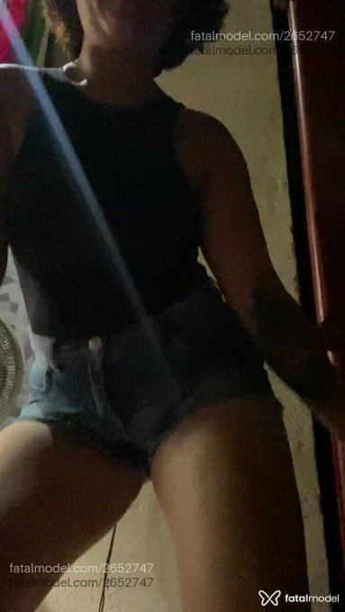 Acompanhante mulher morena (o) de olhos castanhos - ísismadura