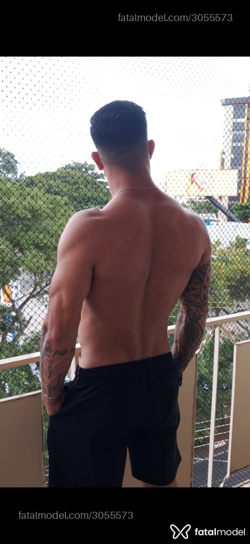 Acompanhante homem com cabelo castanho de olhos castanhos - Gabriel Acompanhante homem com cabelo castanho de olhos castanhos - Gabriel