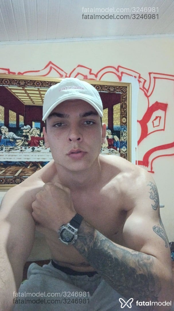Acompanhante homem com cabelo castanho de olhos castanhos - Felipe Acompanhante homem com cabelo castanho de olhos castanhos - Felipe