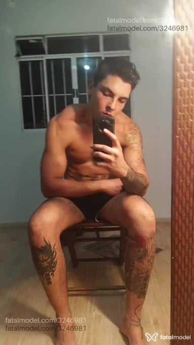 Acompanhante homem com cabelo castanho de olhos castanhos - Felipe Acompanhante homem com cabelo castanho de olhos castanhos - Felipe