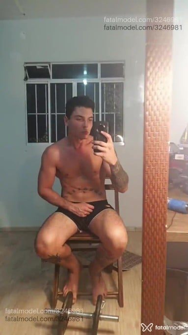 Acompanhante homem com cabelo castanho de olhos castanhos - Felipe Acompanhante homem com cabelo castanho de olhos castanhos - Felipe