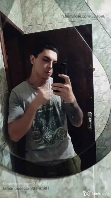 Acompanhante homem com cabelo castanho de olhos castanhos - Felipe Acompanhante homem com cabelo castanho de olhos castanhos - Felipe