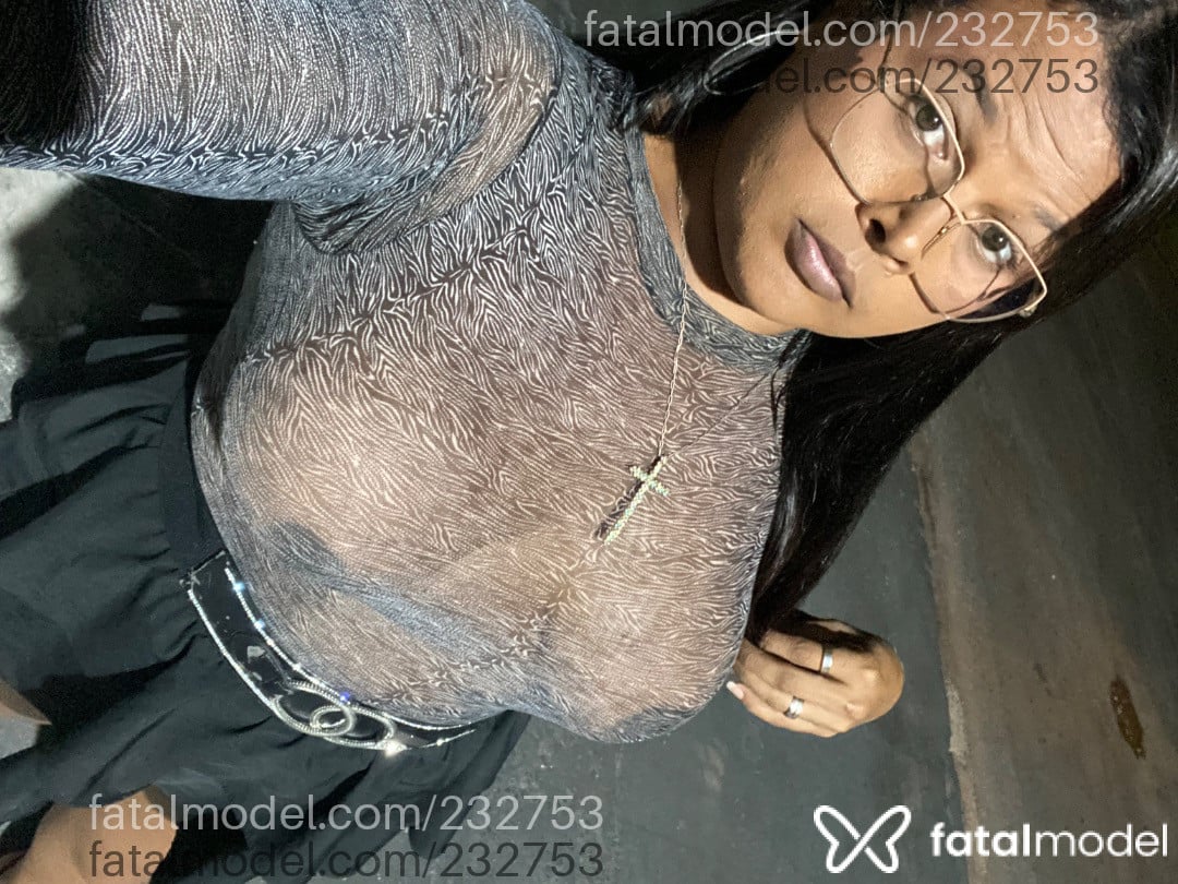 Acompanhante travesti com cabelo colorido de olhos mel em Várzea Grande - Thamela muniz