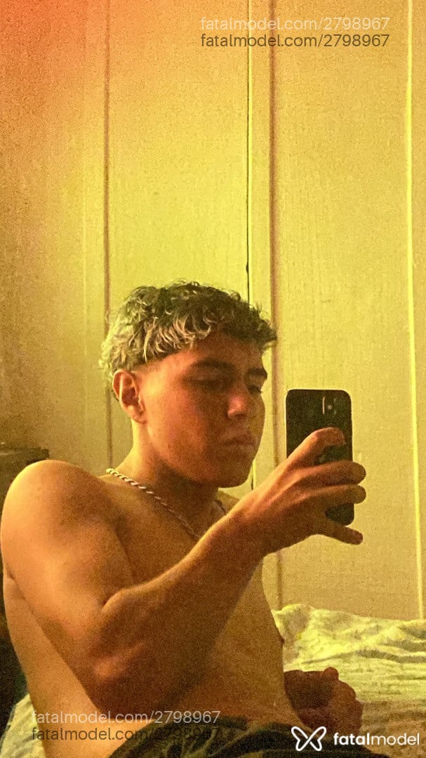 Acompanhante homem com cabelo castanho de olhos castanhos em União da Vitória Acompanhante homem com cabelo castanho de olhos castanhos em União da Vitória - Vinícius