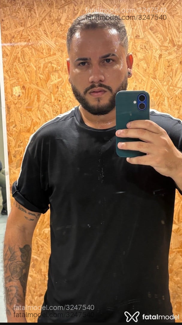 Acompanhante homem com cabelo castanho de olhos castanhos em Belo Horizonte - Max Vitor