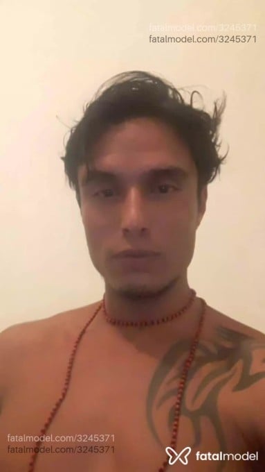 Acompanhante homem com cabelo castanho de olhos pretos em Fortaleza Acompanhante homem com cabelo castanho de olhos pretos em Fortaleza - Indio Zen