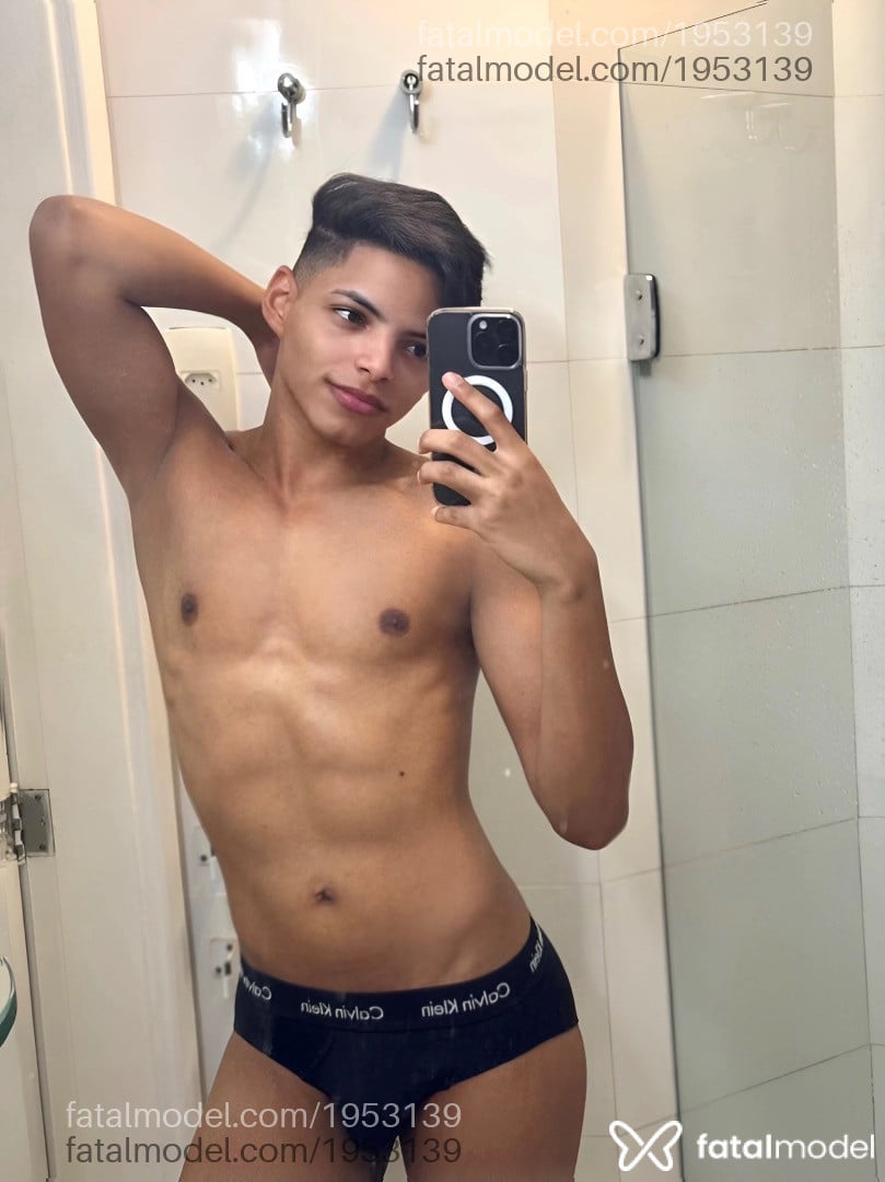 Acompanhante homem com cabelo castanho de olhos castanhos em Rio de Janeiro - Lucas Pereira