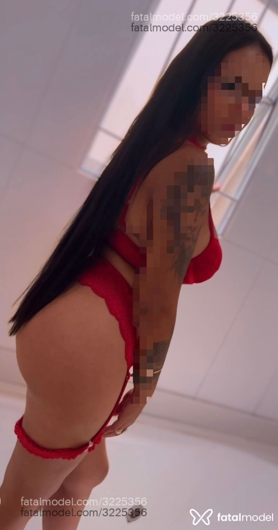 Acompanhante mulher com cabelo castanho de olhos mel em Virtual - Luiza Clara