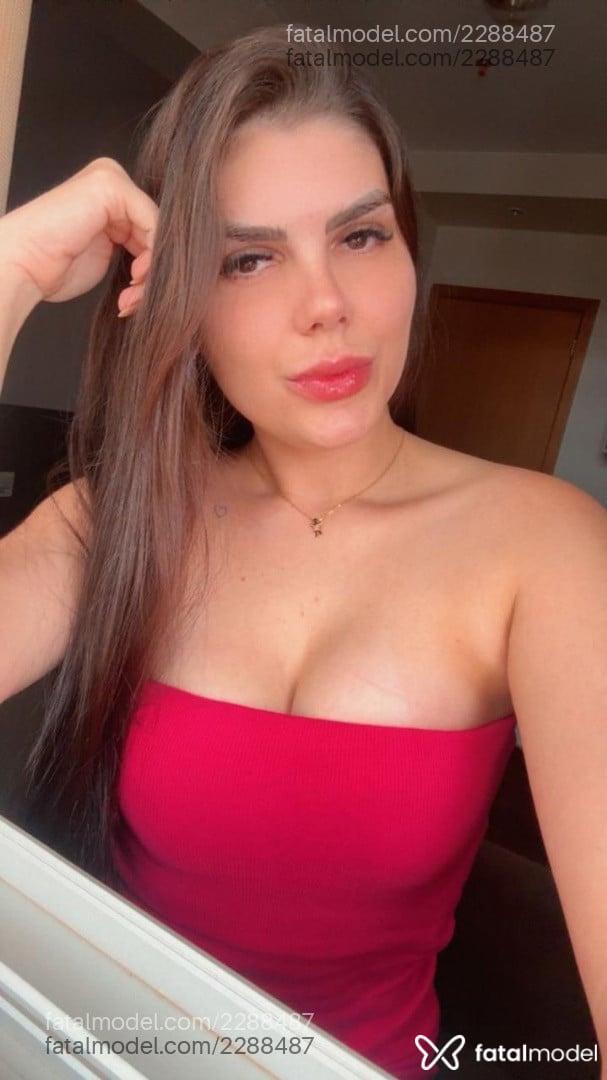 Acompanhante mulher com cabelo castanho de olhos castanhos em Brasília - Thaila Ferreira