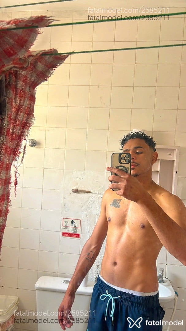 Acompanhante homem com cabelo castanho de olhos castanhos em São Paulo - Bigode
