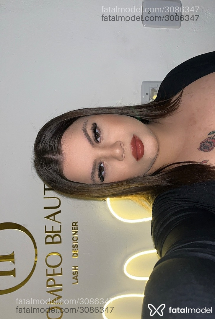 Acompanhante mulher morena (o) de olhos verdes em Porto Alegre - Giovana