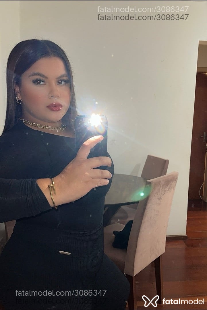 Acompanhante mulher morena (o) de olhos verdes em Porto Alegre - Giovana