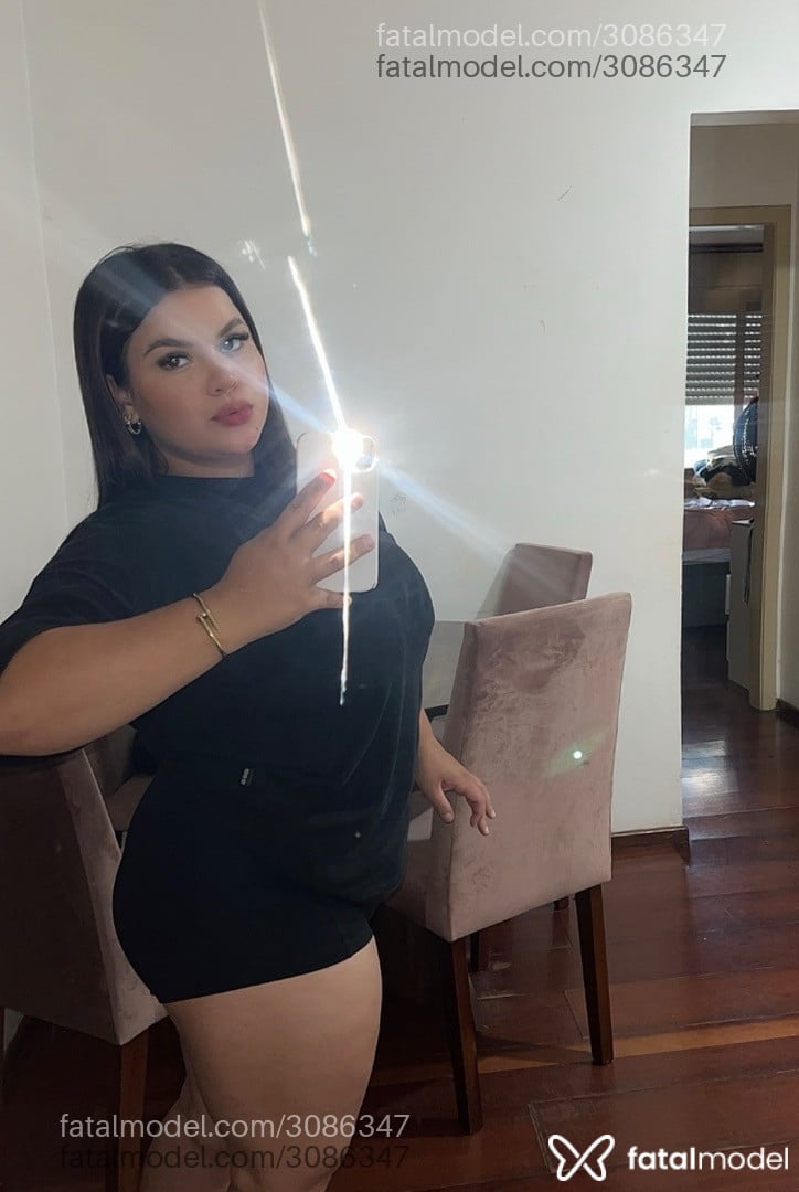 Acompanhante mulher morena (o) de olhos verdes em Porto Alegre - Giovana
