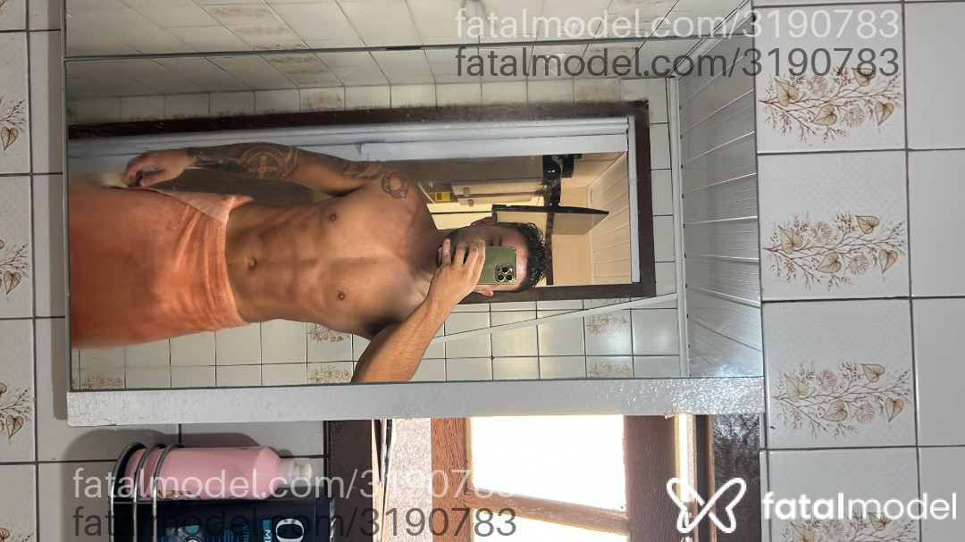 Acompanhante homem com cabelo castanho de olhos castanhos em Virtual - Daniel