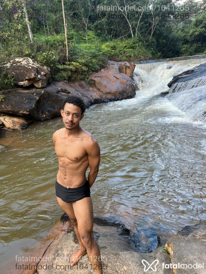 Acompanhante homem morena (o) de olhos castanhos em Ouro Preto Acompanhante homem morena (o) de olhos castanhos em Ouro Preto - Enzo Saturnino