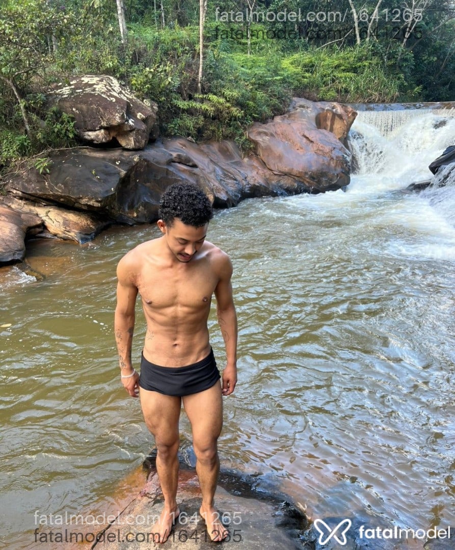 Acompanhante homem morena (o) de olhos castanhos em Ouro Preto Acompanhante homem morena (o) de olhos castanhos em Ouro Preto - Enzo Saturnino