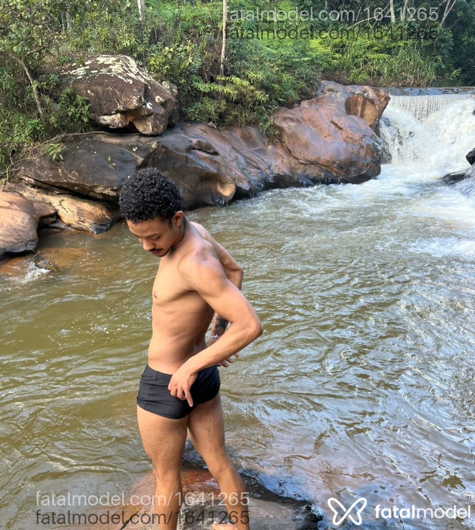 Acompanhante homem morena (o) de olhos castanhos em Ouro Preto Acompanhante homem morena (o) de olhos castanhos em Ouro Preto - Enzo Saturnino