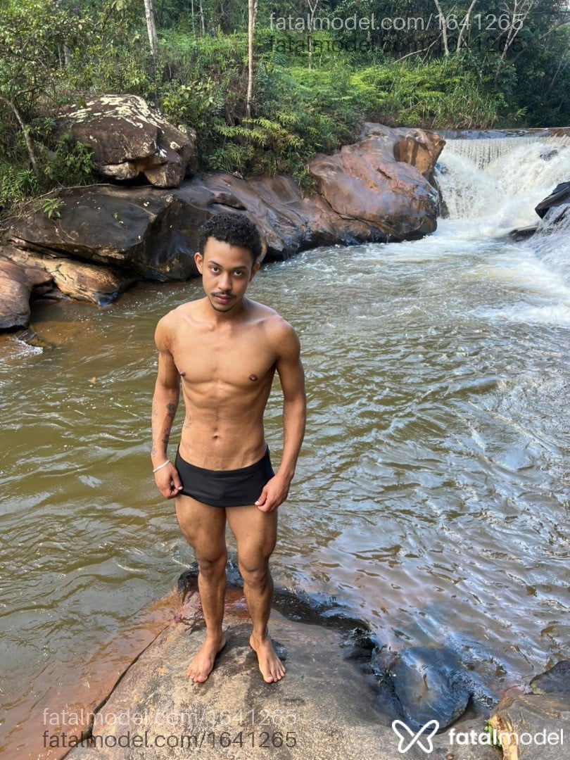 Acompanhante homem morena (o) de olhos castanhos em Ouro Preto Acompanhante homem morena (o) de olhos castanhos em Ouro Preto - Enzo Saturnino