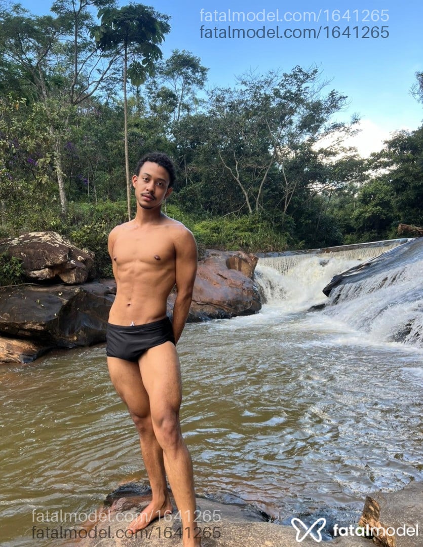 Acompanhante homem morena (o) de olhos castanhos em Ouro Preto Acompanhante homem morena (o) de olhos castanhos em Ouro Preto - Enzo Saturnino