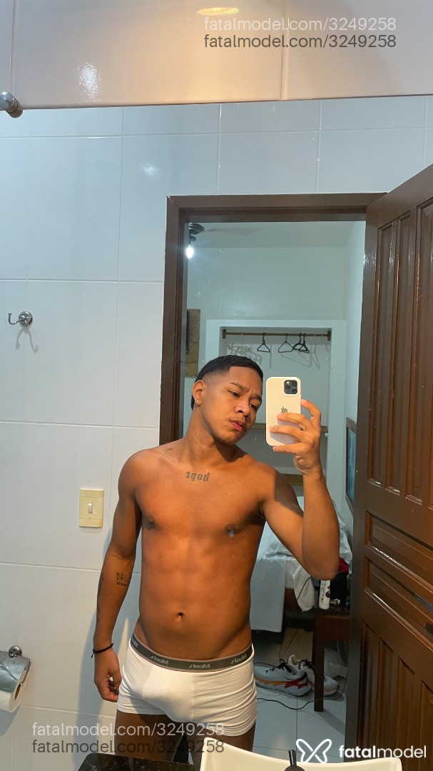 Acompanhante homem com cabelo castanho de olhos castanhos em Rio de Janeiro Acompanhante homem com cabelo castanho de olhos castanhos em Rio de Janeiro - Yuri Duarte