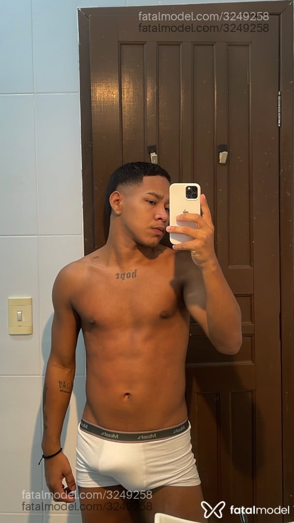 Acompanhante homem com cabelo castanho de olhos castanhos em Rio de Janeiro Acompanhante homem com cabelo castanho de olhos castanhos em Rio de Janeiro - Yuri Duarte
