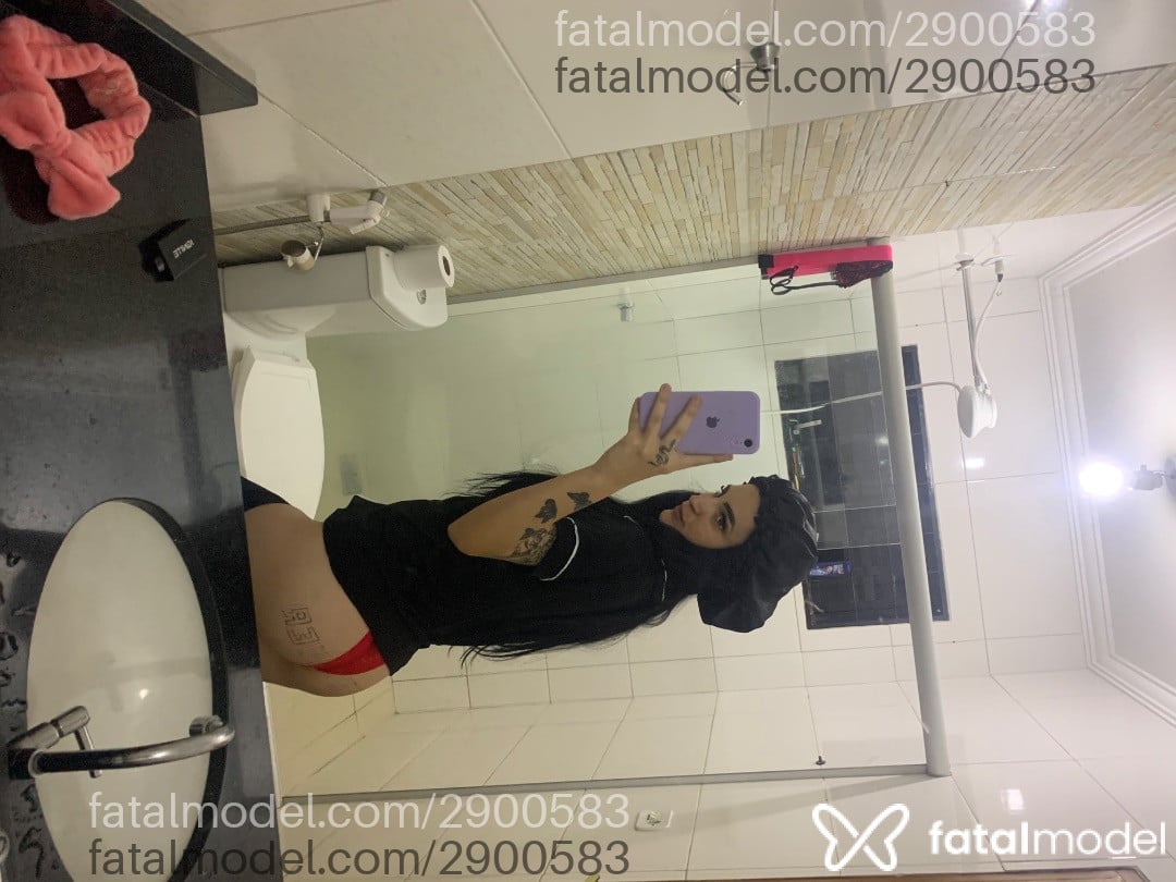 Acompanhante mulher com cabelo castanho de olhos mel em Goiânia - Bella Cubana