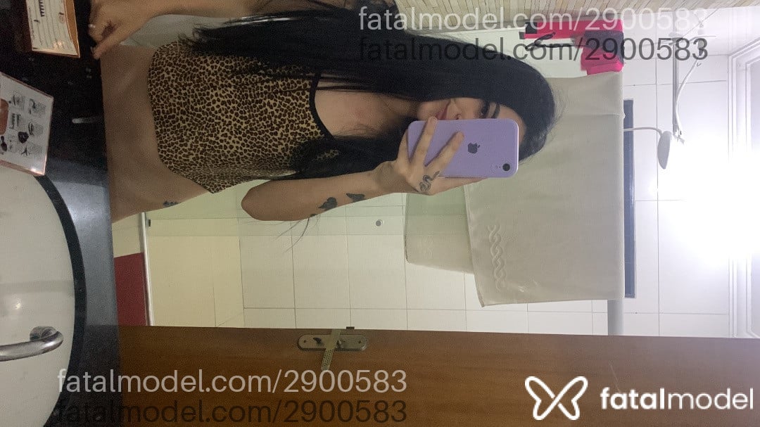 Acompanhante mulher com cabelo castanho de olhos mel em Goiânia - Bella Cubana