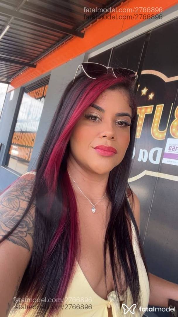 Acompanhante mulher com cabelo castanho de olhos castanhos - Atena Dominguéz