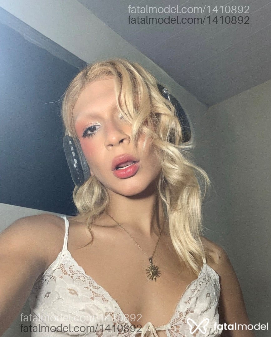 Acompanhante mulher trans loira (o) de olhos castanhos em São Paulo - Angela Gois