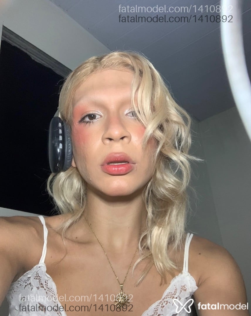 Acompanhante mulher trans loira (o) de olhos castanhos em São Paulo - Angela Gois