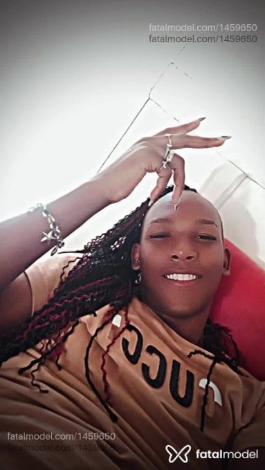 Acompanhante homem trans morena (o) de olhos castanhos em Matão - Kerolyn vitoria
