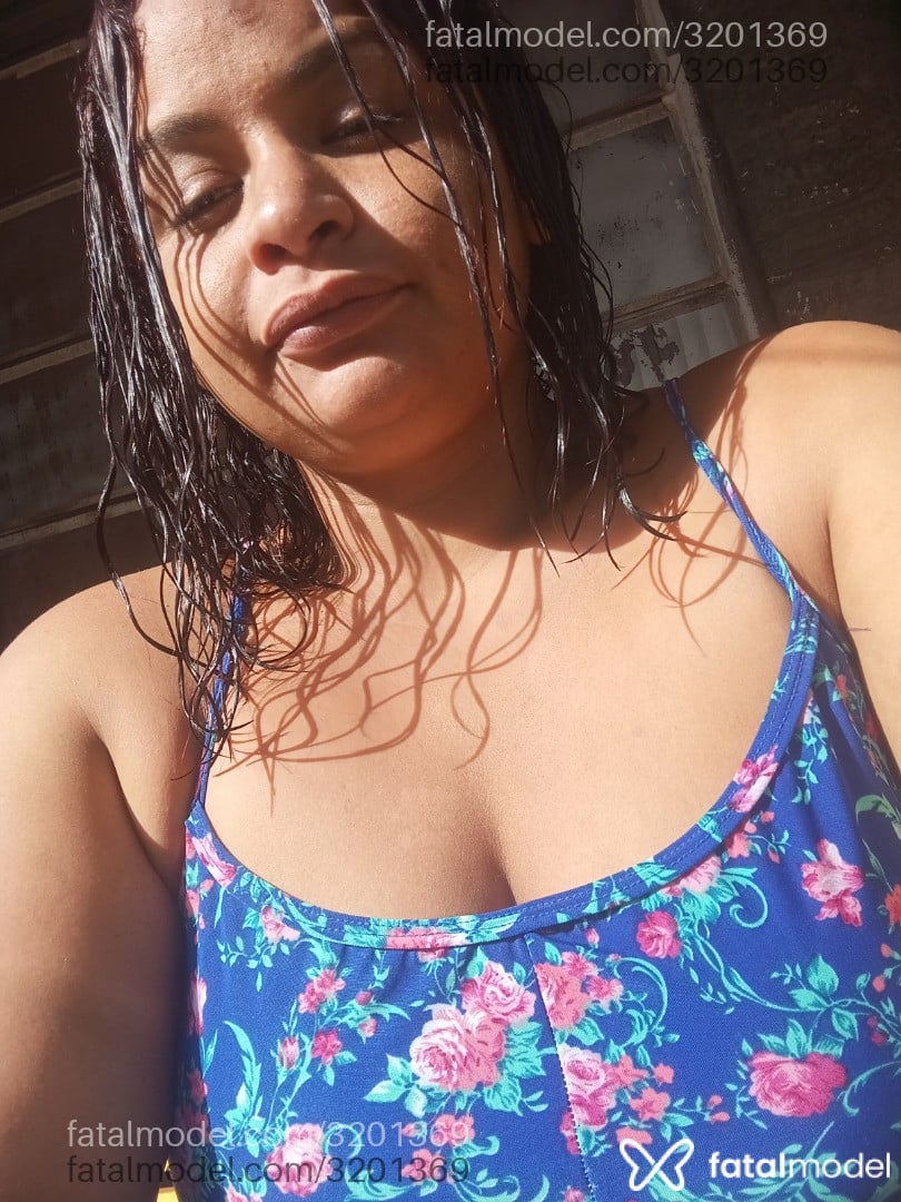 Acompanhante mulher com cabelo colorido de olhos castanhos em Foz do Iguaçu Acompanhante mulher com cabelo colorido de olhos castanhos em Foz do Iguaçu - Kah Kiechle