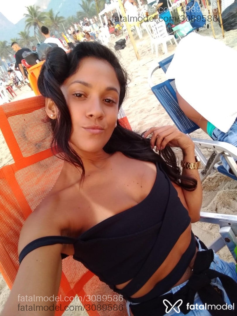Acompanhante mulher morena (o) de olhos pretos em Rio de Janeiro Acompanhante mulher morena (o) de olhos pretos em Rio de Janeiro - Val