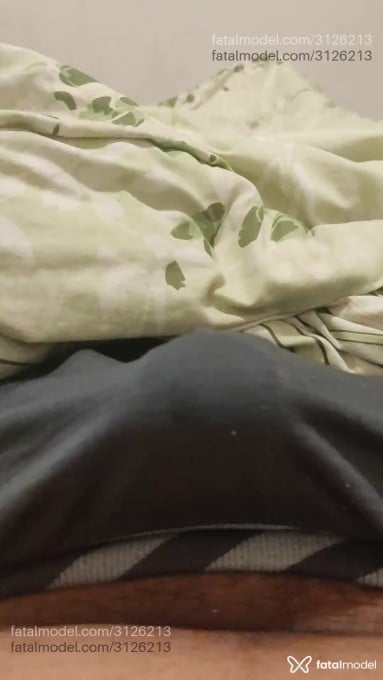 Acompanhante homem sem cabelo de olhos castanhos - Alexandre