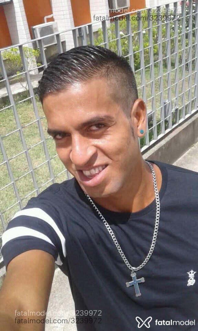 Acompanhante homem com cabelo castanho de olhos castanhos - Ytinho Acompanhante homem com cabelo castanho de olhos castanhos - Ytinho