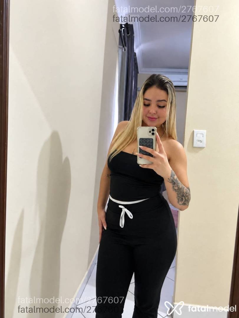 Acompanhante mulher loira (o) de olhos castanhos - Mia Chagas
