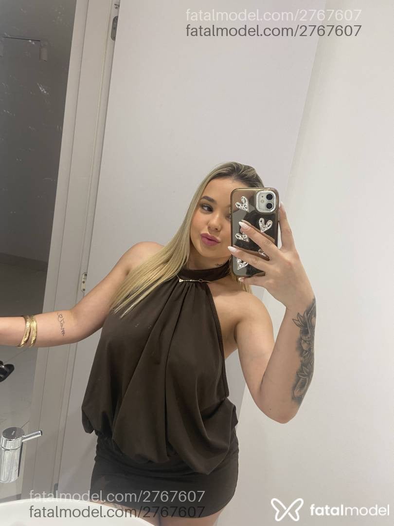 Acompanhante mulher loira (o) de olhos castanhos - Mia Chagas