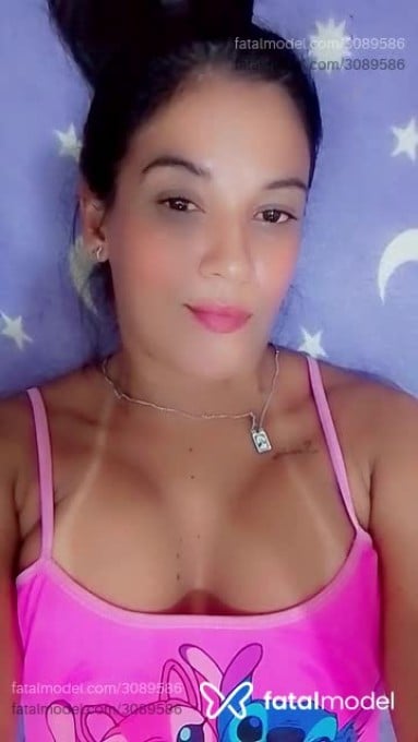 Acompanhante mulher morena (o) de olhos pretos em Rio de Janeiro Acompanhante mulher morena (o) de olhos pretos em Rio de Janeiro - Val