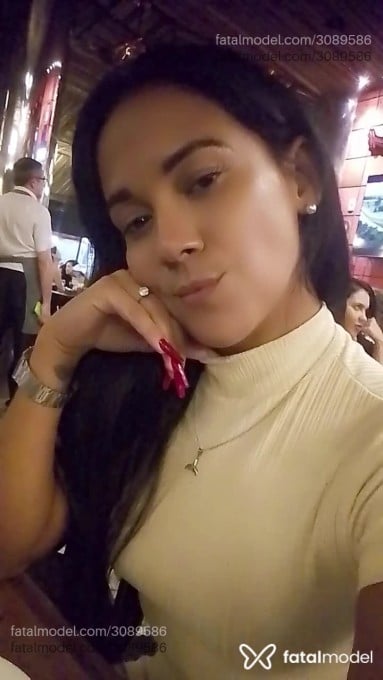 Acompanhante mulher morena (o) de olhos pretos em Rio de Janeiro Acompanhante mulher morena (o) de olhos pretos em Rio de Janeiro - Val